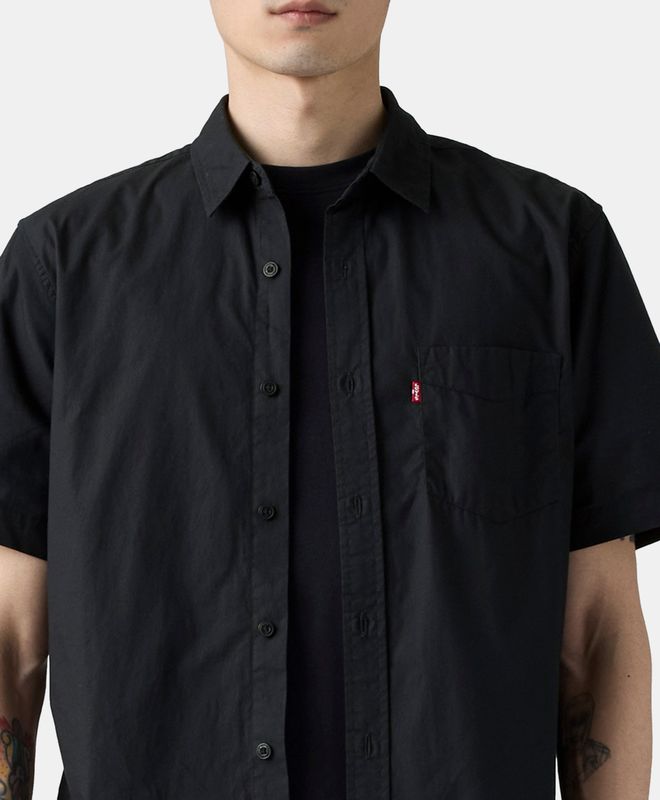 Levi's® Short Sleeve Classic 1 Pocket Standard Fit Shirt