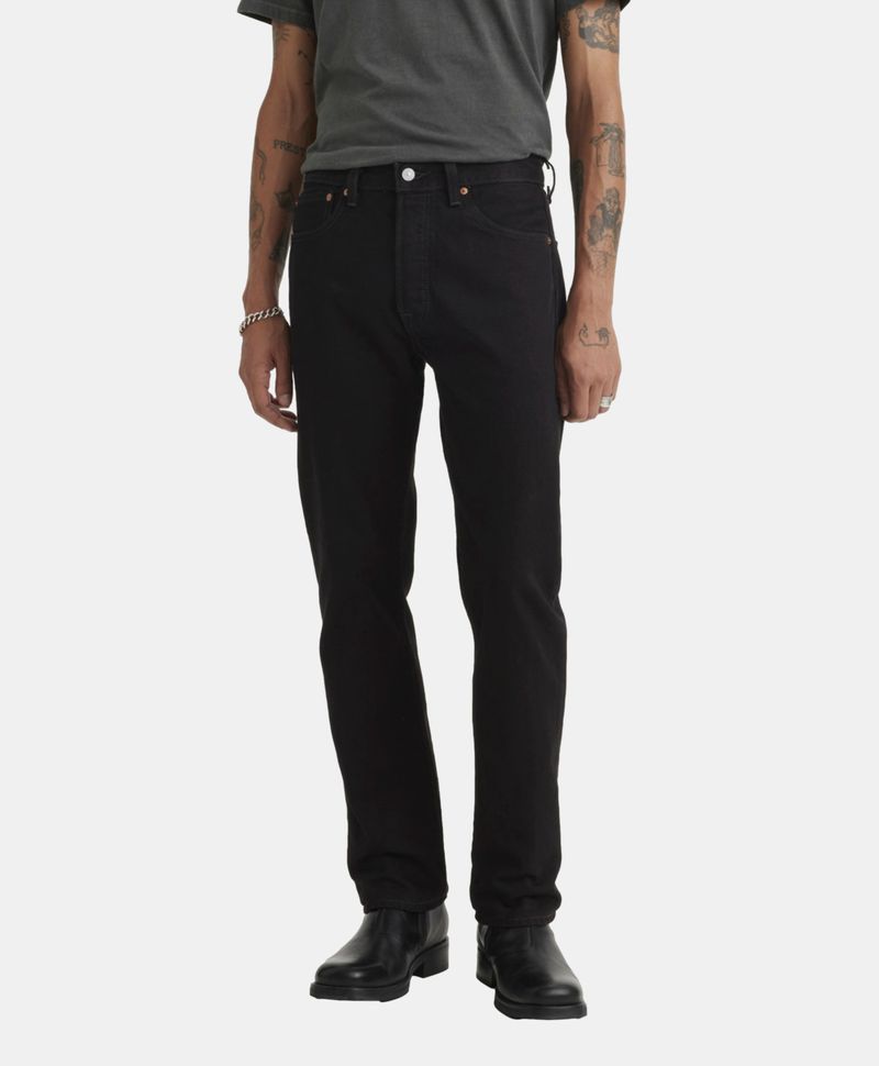 Pantalón Levi's 501 negro corte recto para hombre vista frontal.